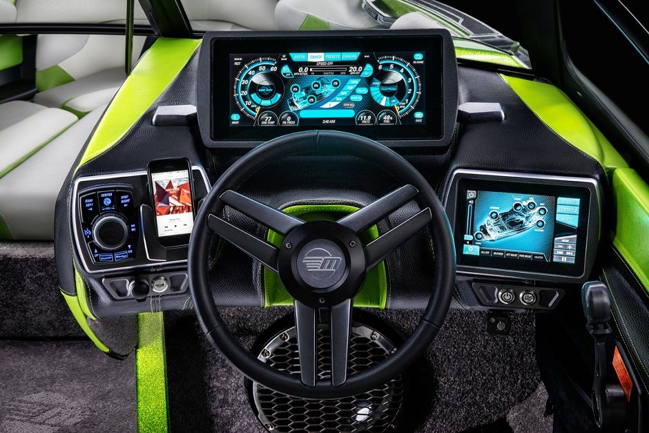 22VLX_studio_dash_lowres(1)