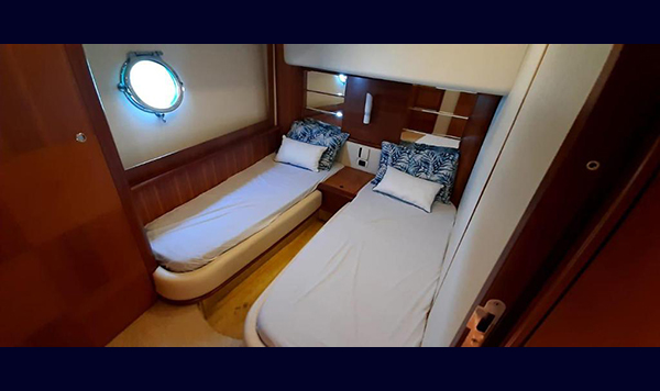 Azimut 72S 2012 (21) www.mareconsult.com.br