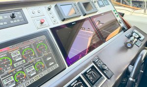 Azimut 95 2010 www.mareconsult.com.br (71)