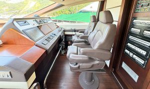 Azimut 95 2010 www.mareconsult.com.br (74)