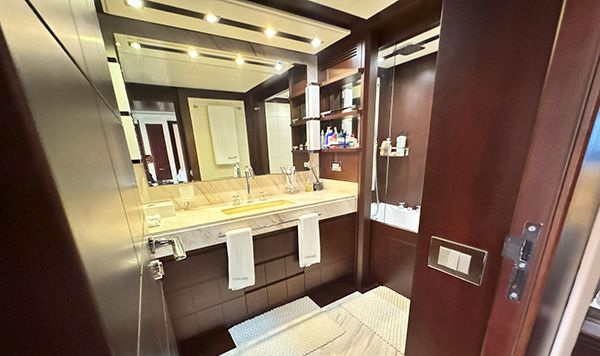 Azimut 95 2010 www.mareconsult.com.br (82)