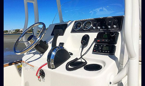 Boston Whaler 190 Montauk www.mareconsult.com.br (18)