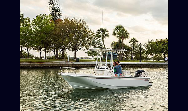 Boston Whaler 190 Montauk www.mareconsult.com.br (2)