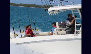 Boston Whaler 330 Outrage www.mareonsult.com.br (4)