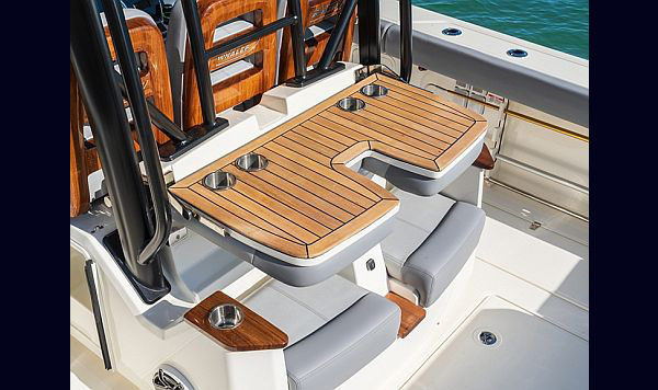 Boston Whaler 360 Outrage www.mareconsult.com.br 4 (7)