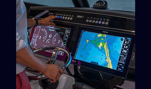 Boston Whaler 360 Outrage www.mareconsult.com.br (7)