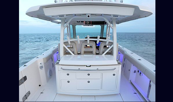 Boston Whaler 380 Outrage www.mareconsult.com.br (14)