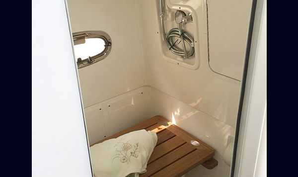 Boston Whaler 380 Outrage www.mareconsult.com.br (23)