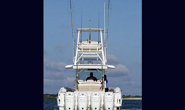 Boston Whaler 380 Outrage www.mareconsult.com.br (6)
