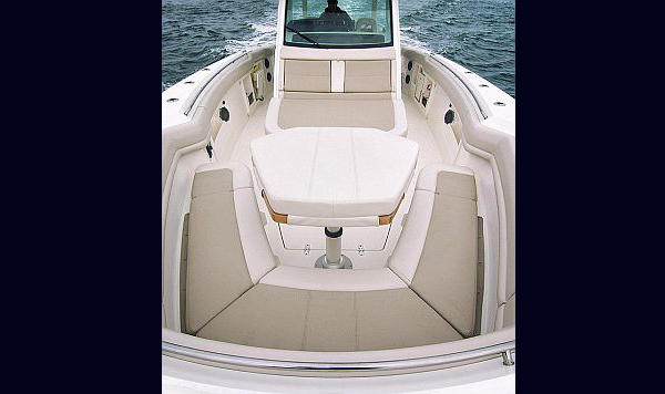 Boston Whaler 380 Outrage www.mareconsult.com.br (8)