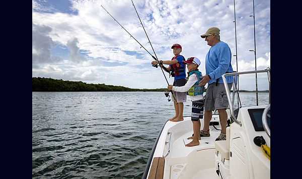 Boston Whaler Montauk 170 www.marecoonsult.com.br (41)