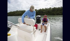 Boston Whaler Montauk 170 www.marecoonsult.com.br (43)