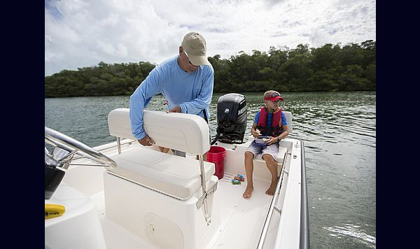 Boston Whaler Montauk 170 www.marecoonsult.com.br (43)