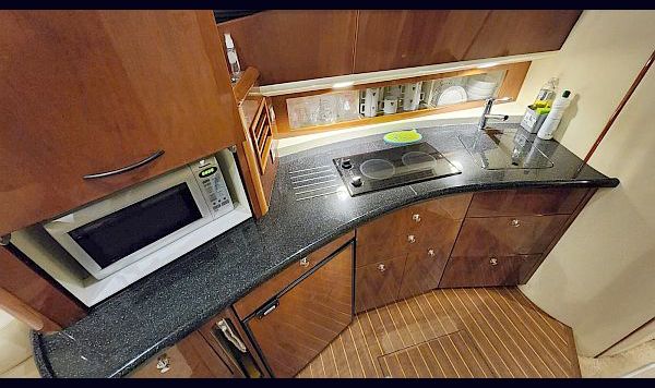 Fairline Phantom 40 2010 www.mareconsult.com (16)