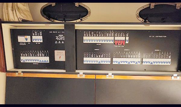 Fairline Phantom 40 2010 www.mareconsult.com (17)