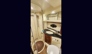 Fairline Phantom 40 2010 www.mareconsult.com (21)