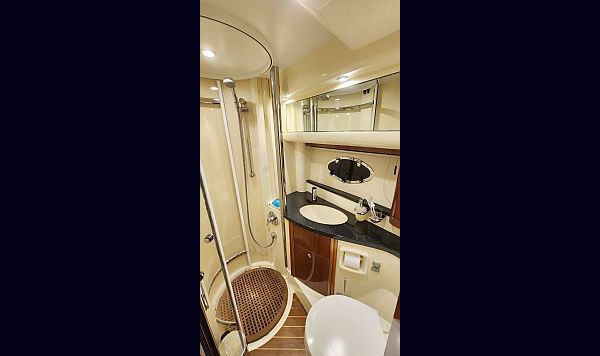 Fairline Phantom 40 2010 www.mareconsult.com (21)