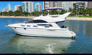 Fairline Phantom 40 2010 www.mareconsult.com (3)