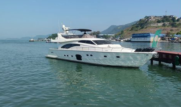 FERRETTI 700 2006