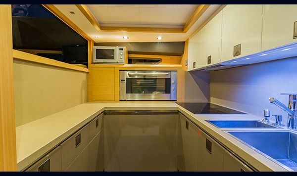 Ferretti 830 2013 www.mareconsult.com.br (38)