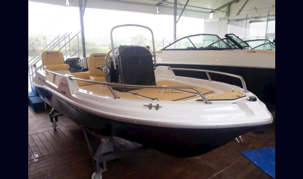 Lancha Mestra 160 a venda barcos novos www.mareconsult.com.br (7)