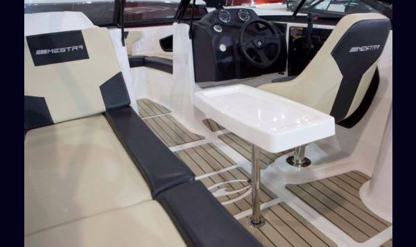 Lancha Mestra 212 A venda barco novo 0 km www.mareconsult.com.br (10)
