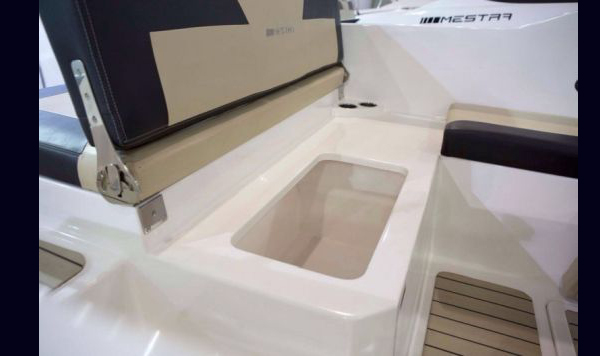 Lancha Mestra 212 A venda barco novo 0 km www.mareconsult.com.br (12)
