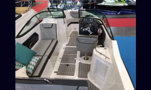 Lancha Mestra 212 A venda barco novo 0 km www.mareconsult.com.br (14)