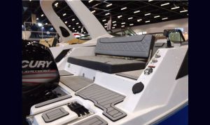 Lancha Mestra 212 A venda barco novo 0 km www.mareconsult.com.br (15)