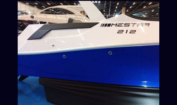 Lancha Mestra 212 A venda barco novo 0 km www.mareconsult.com.br (5)