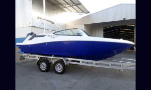 Lancha Mestra 212 A venda barco novo 0 km www.mareconsult.com.br (6)