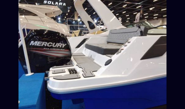 Lancha Mestra 212 A venda barco novo 0 km www.mareconsult.com.br (7)