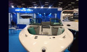 Lancha Mestra 212 A venda barco novo 0 km www.mareconsult.com.br (8)