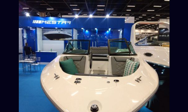 Lancha Mestra 212 A venda barco novo 0 km www.mareconsult.com.br (8)