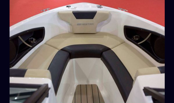 Lancha Mestra 212 A venda barco novo 0 km www.mareconsult.com.br (9)