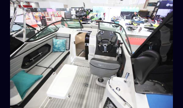 Lancha Mestra 230 a venda nova 0km www.mareconsult.com.br (15)