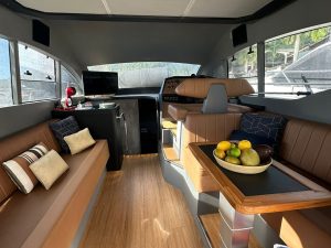 Triton 470 Fly 2022 www.mareconsult.com.br (11)