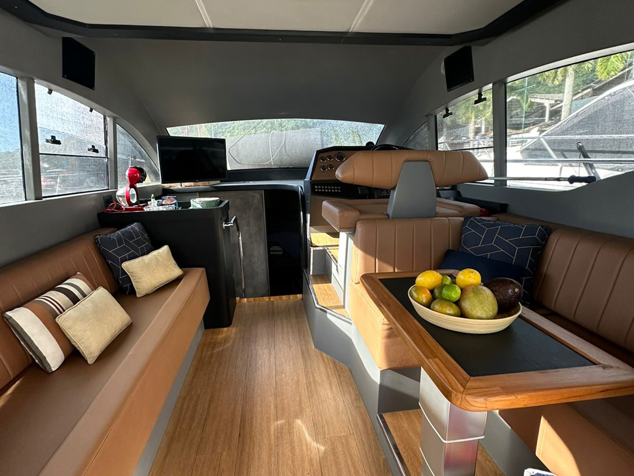 Triton 470 Fly 2022 www.mareconsult.com.br (11)