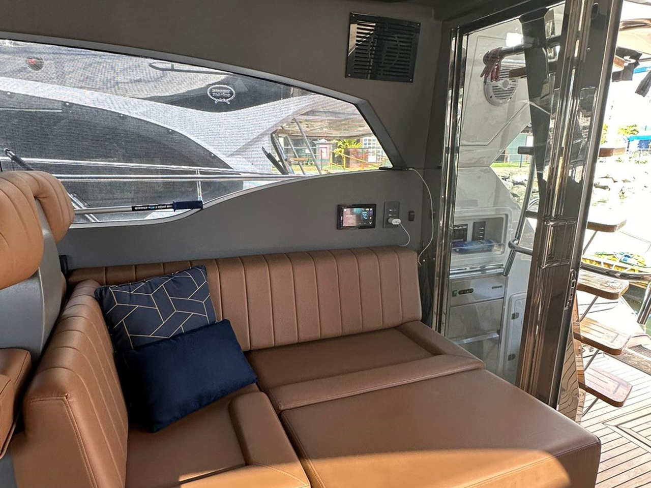 Triton 470 Fly 2022 www.mareconsult.com.br (3)