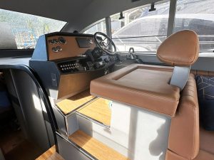 Triton 470 Fly 2022 www.mareconsult.com.br (8)