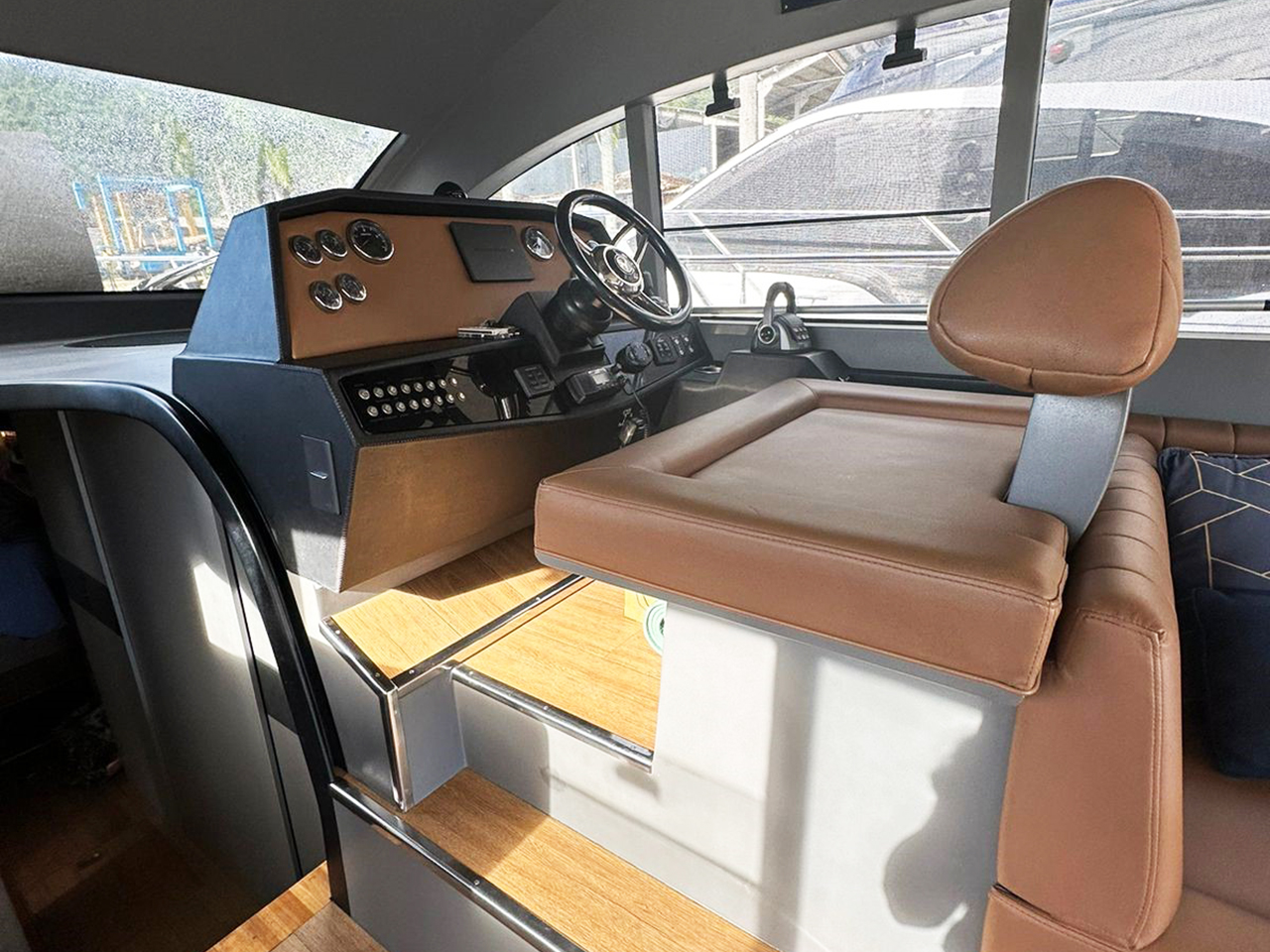 Triton 470 Fly 2022 www.mareconsult.com.br (8)