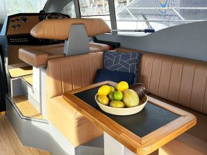 Triton 470 Fly 2022 www.mareconsult.com.br (9)