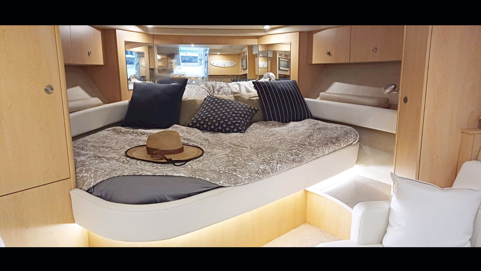 Sea Ray Sundancer 375 2013 www.mareconsult.com.br (40)