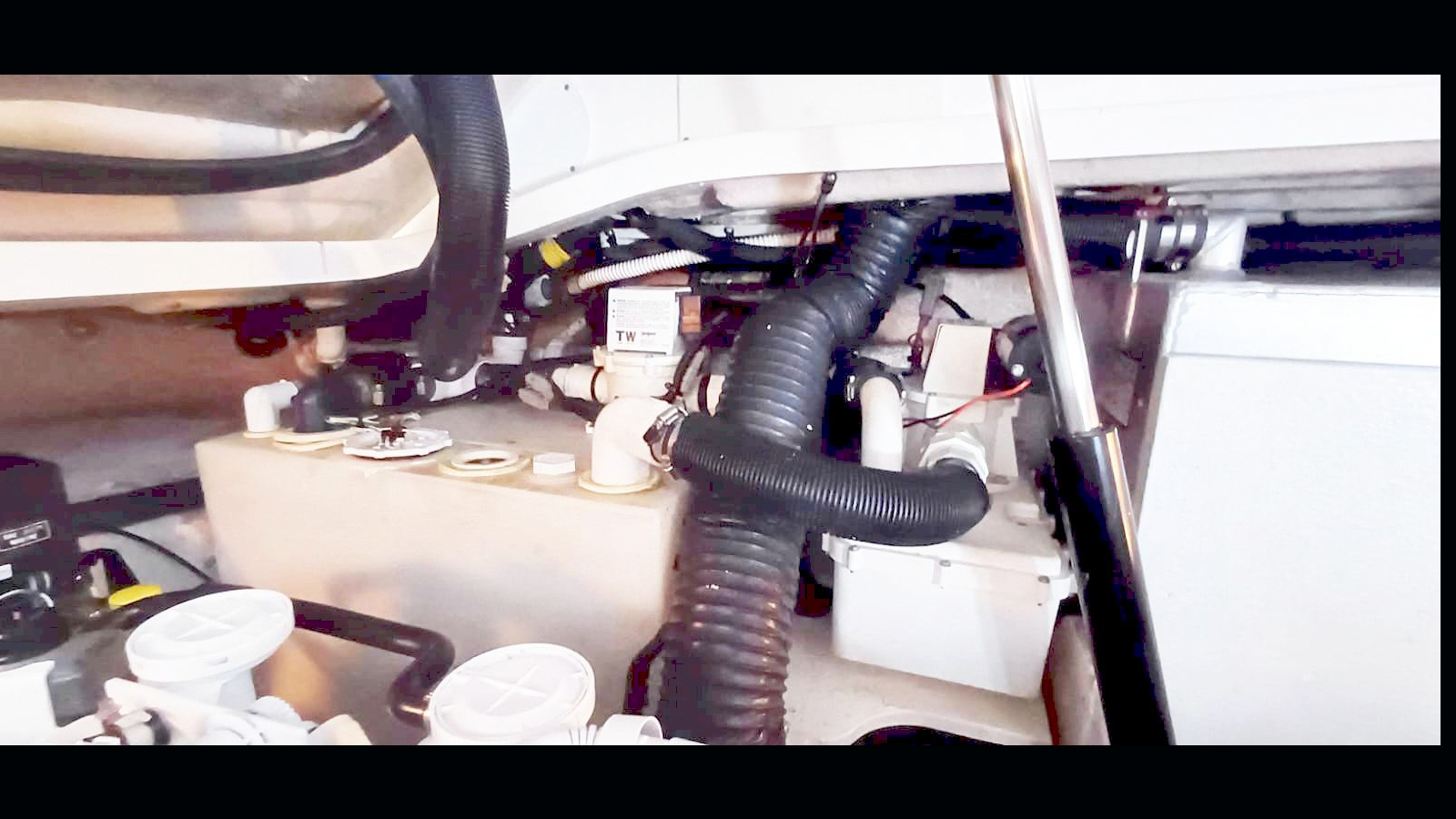 Sea Ray Sundancer 375 2013 www.mareconsult.com.br (51)