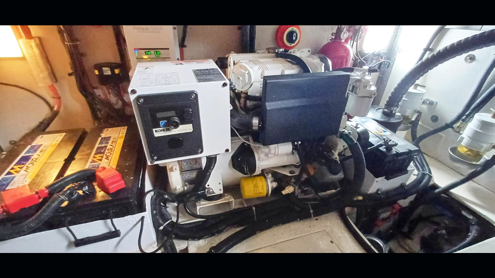 Sea Ray Sundancer 375 2013 www.mareconsult.com.br (52)