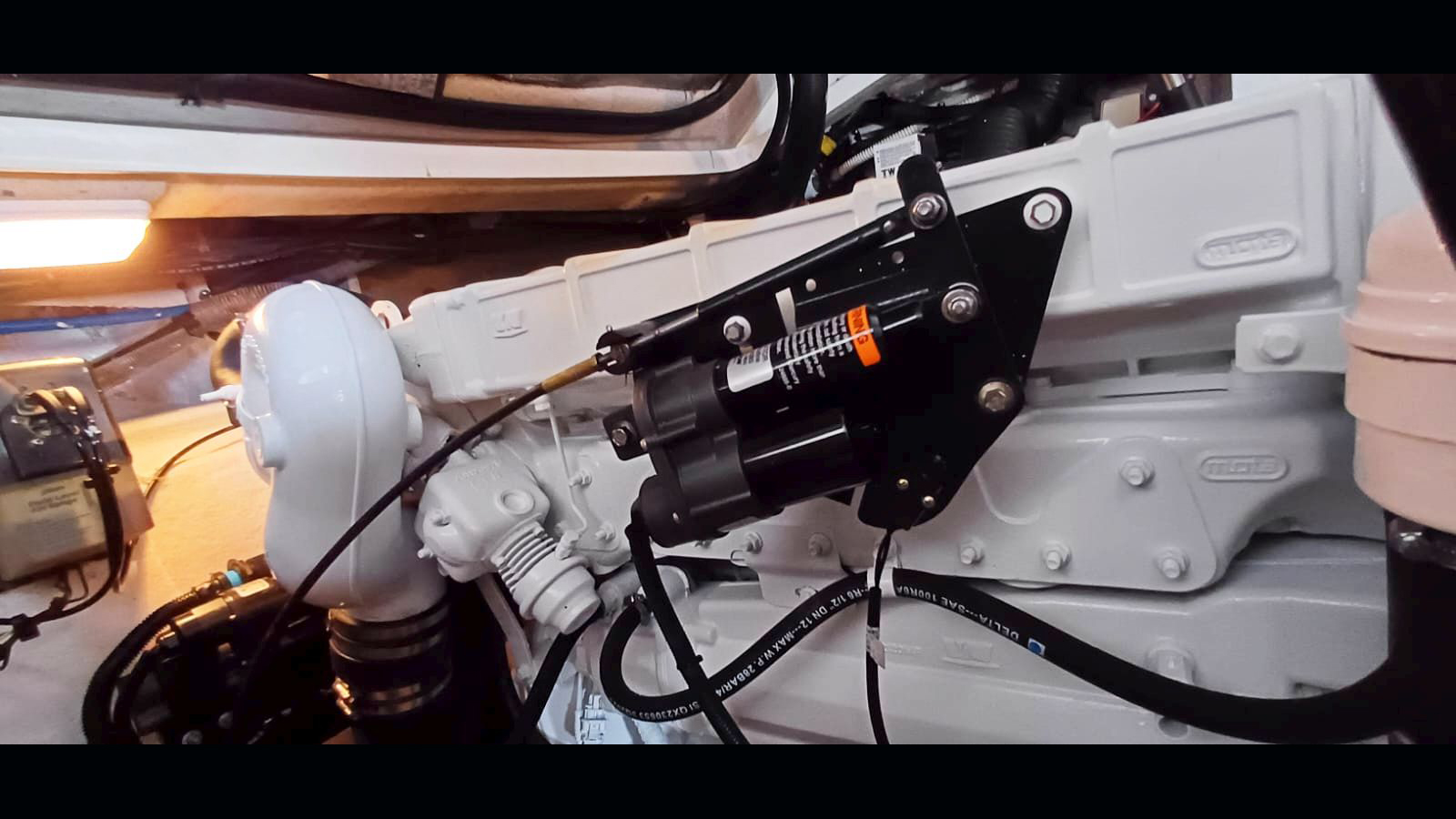 Sea Ray Sundancer 375 2013 www.mareconsult.com.br (58)