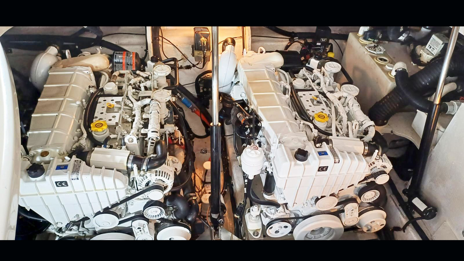 Sea Ray Sundancer 375 2013 www.mareconsult.com.br (59)