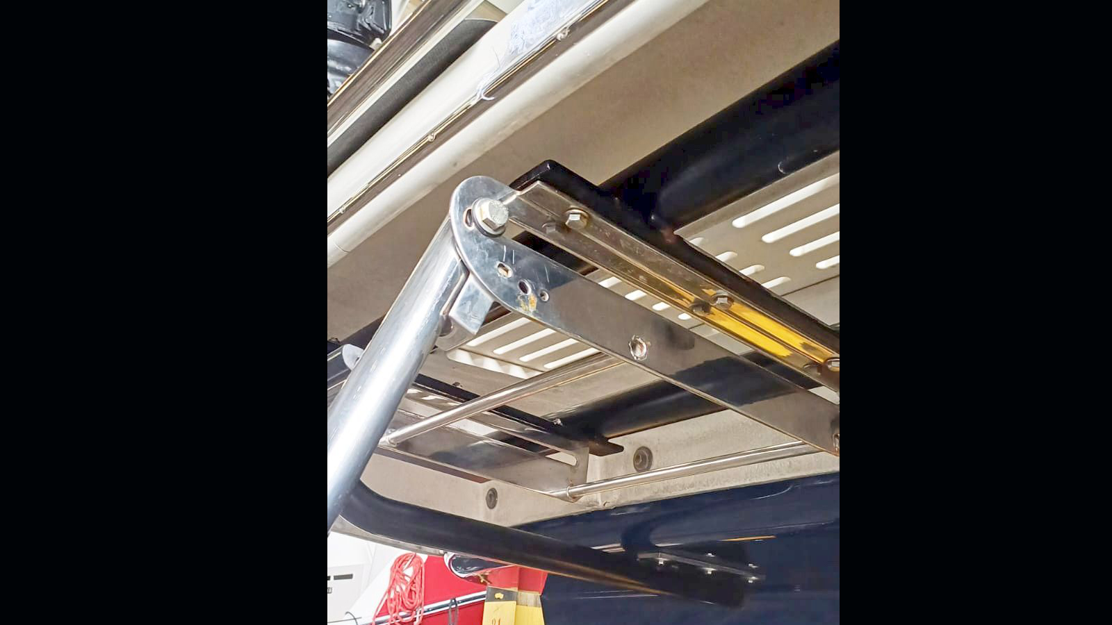 Sea Ray Sundancer 375 2013 www.mareconsult.com.br (60)