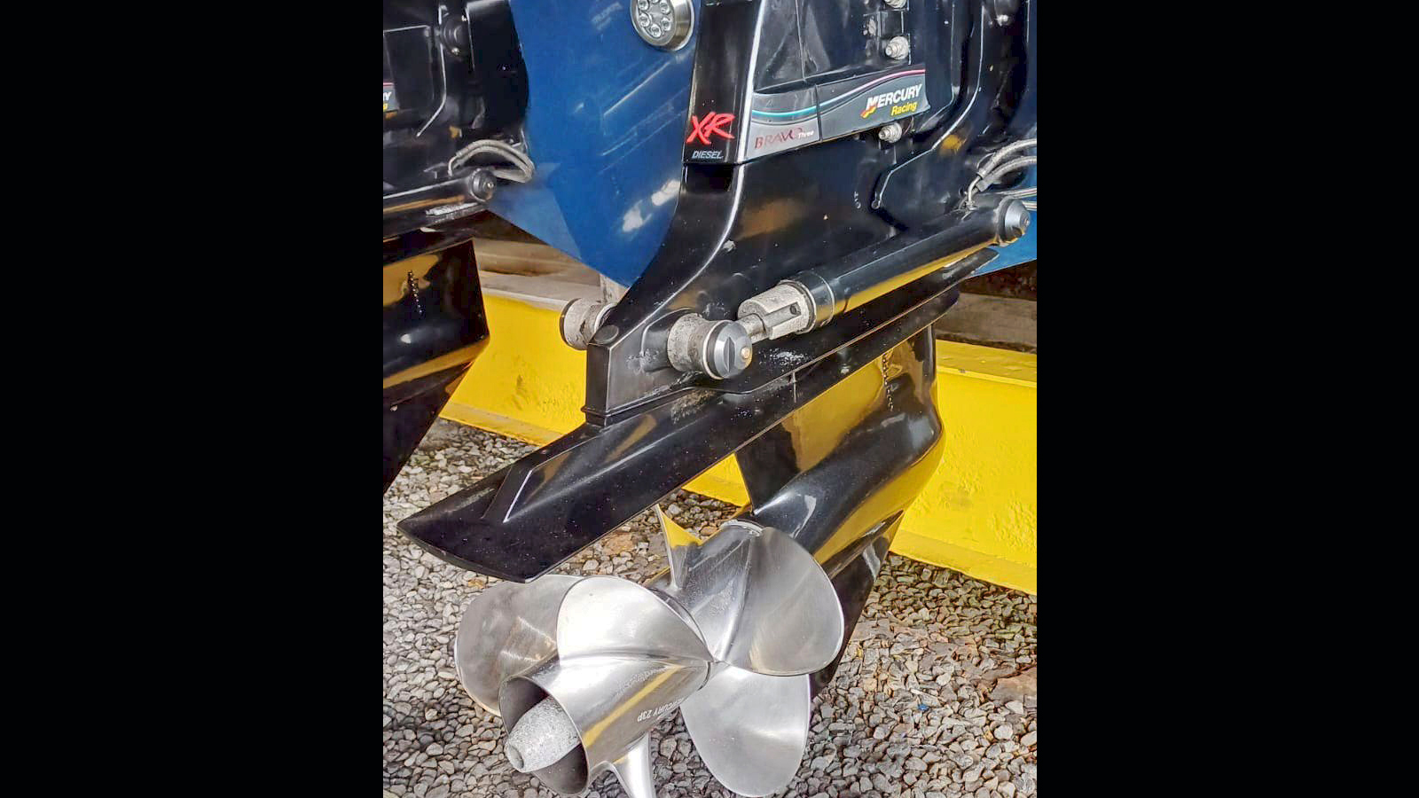 Sea Ray Sundancer 375 2013 www.mareconsult.com.br (63)