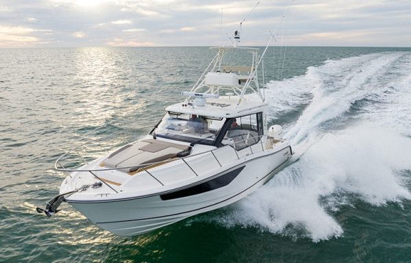 BOSTON WHALER CONQUEST 365